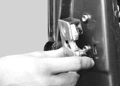 Снятие замка передней двери УАЗ Патриот