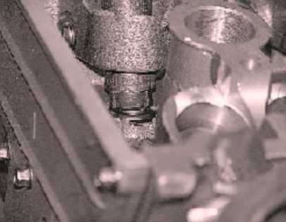 сьемником удалите колпачок