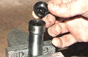 Снятие и установка гидронатяжителей цепей 