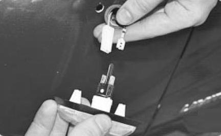 Снятие и установка переднего крыла УАЗ Патриот