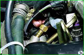 Снятие датчика температуры охлаждающей жидкости  