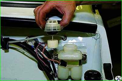 Снятие бачка тормозов