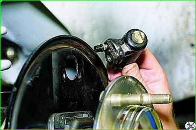 Замена заднего колесного цилиндра тормозов