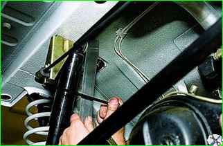 Checking and adjusting the pressure regulator drive