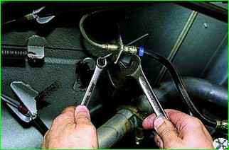 Removing the rear brake hose