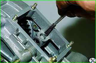 Как разобрать раздаточную коробку ВАЗ-2121