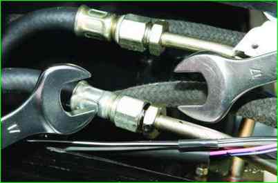 Как снять топливный бак ВАЗ-2107-20