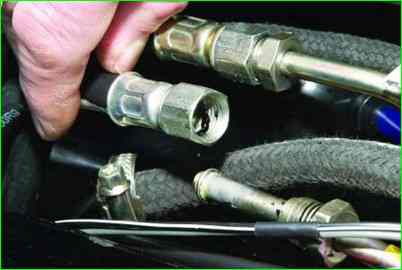 Как снять топливный бак ВАЗ-2107-20