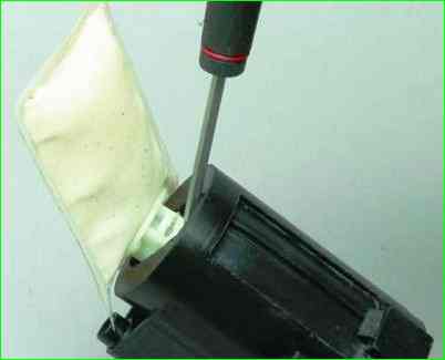 Замена электробензонасоса и датчика указателя уровня топлива