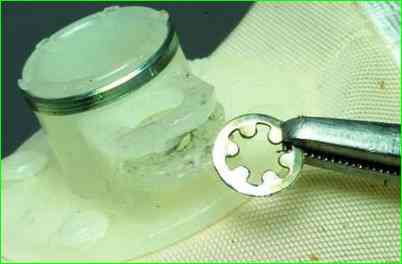 Замена электробензонасоса и датчика указателя уровня топлива