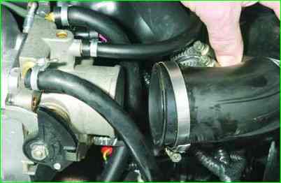 Снятие корпуса дроссельной заслонки ВАЗ-2107-20 