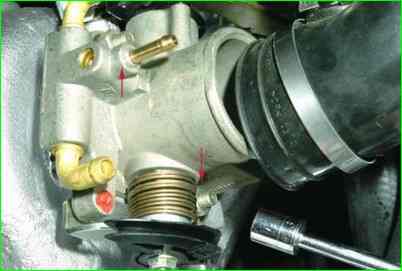 Снятие корпуса дроссельной заслонки ВАЗ-2107-20 