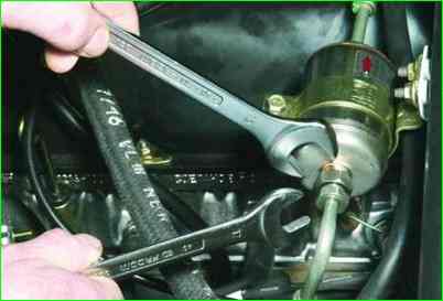 Как заменить топливный фильтр ВАЗ-2107-20