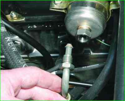 Как заменить топливный фильтр ВАЗ-2107-20