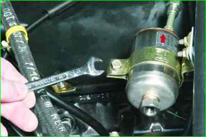 Как заменить топливный фильтр ВАЗ-2107-20