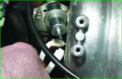 Как заменить регулятор давления топлива ВАЗ-2107-20 