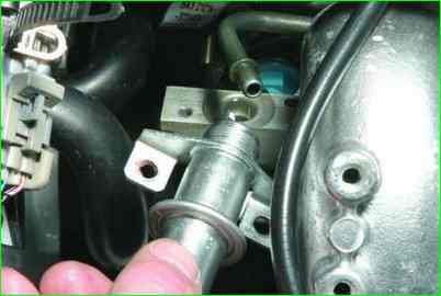 Как заменить регулятор давления топлива ВАЗ-2107-20 