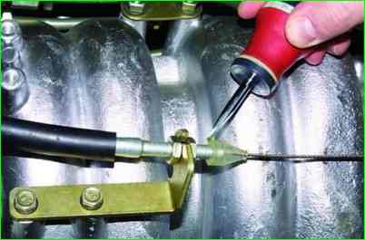 Как заменить трос дросселя ВАЗ-2107-20