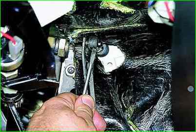 Как заменить трос дросселя ВАЗ-2107-20