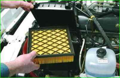 Как заменить воздушный фильтр ВАЗ-2107-20