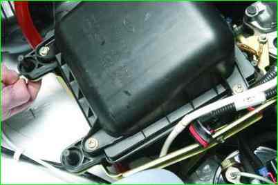 Как заменить воздушный фильтр ВАЗ-2107-20