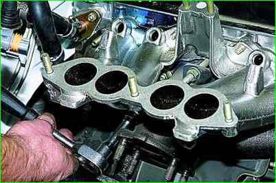Замена прокладки впускной трубы и выпускного коллектора