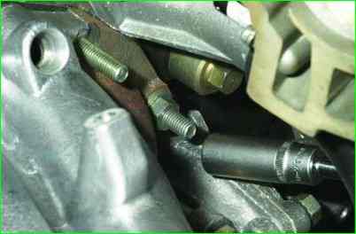 Замена прокладки впускной трубы и выпускного коллектора