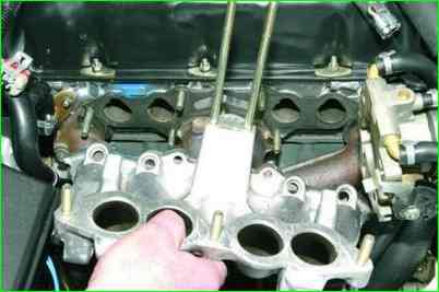 Замена прокладки впускной трубы и выпускного коллектора