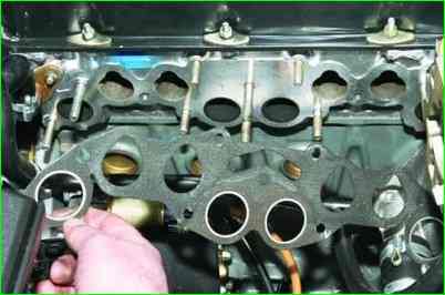 Замена прокладки впускной трубы и выпускного коллектора