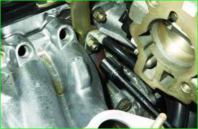 Замена прокладки впускной трубы и выпускного коллектора