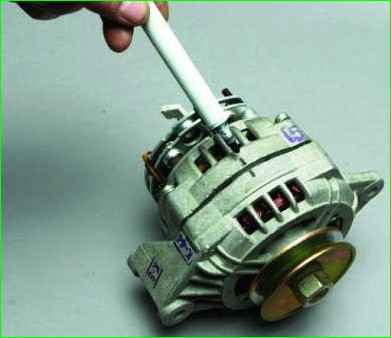 Снятие и разборка генератора