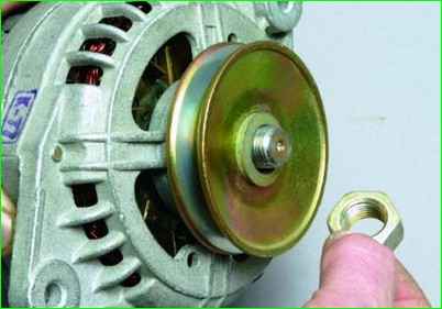 Снятие и разборка генератора