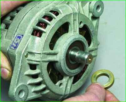 Снятие и разборка генератора