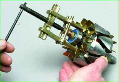 Снятие и разборка генератора