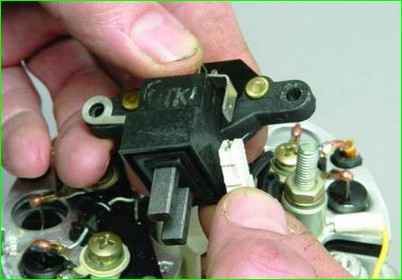 Снятие и разборка генератора