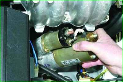 Как снять стартер ВАЗ-2107-20