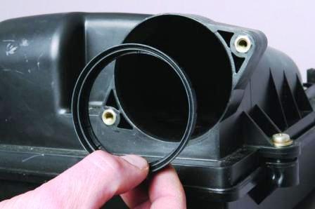 вынимаем кольцо из отверстия в корпусе 