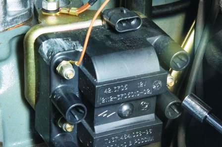 отворачиваем три гайки крепления модуля зажигания 