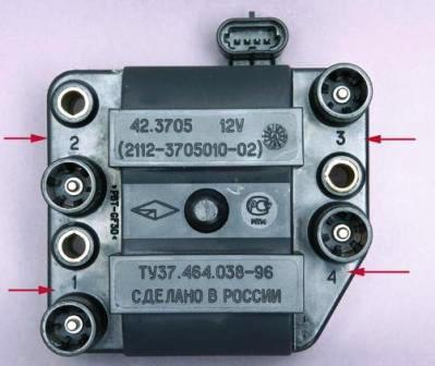 На корпусе модуля зажигания, рядом с выводами, отлиты номера цилиндров 