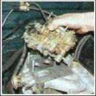 Extracción del carburador GAZ-2705