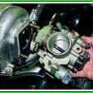 ВАЗ-21214 автокөлігінің дроссель жинағын және бос жүріс жылдамдығын реттегішін қалай алып тастауға болады