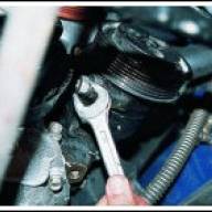 Removal and repair of the power steering pump of a Gazelle car